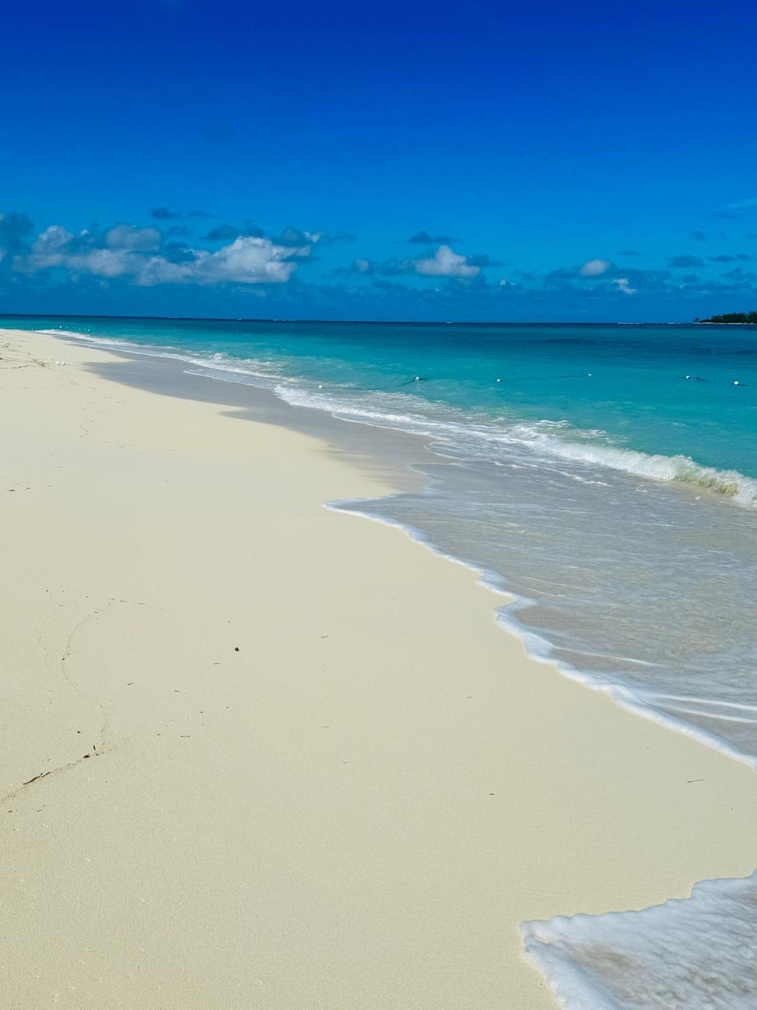 Studio, 100 Feet From The Beach Nassau Luaran gambar
